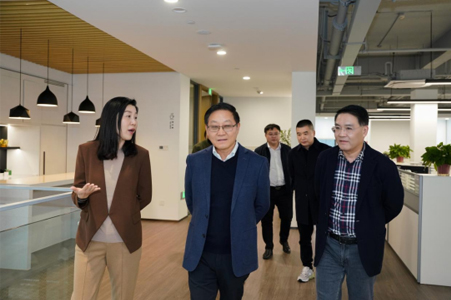 省住建廳原副廳長、國際綠建聯(lián)盟執(zhí)行主席、江蘇省人民政府參事室特聘專家劉大威一行蒞臨城發(fā)設(shè)計考察指導(dǎo)